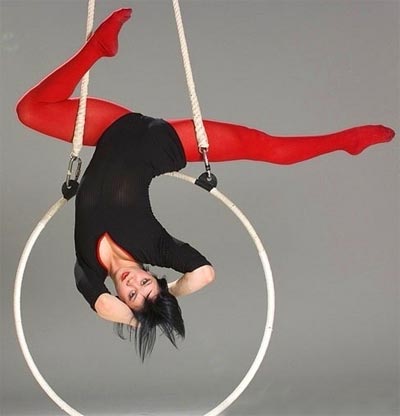 Акробатика воздушная на Кольцах          (петлях, aerial hoop, aerial ring)