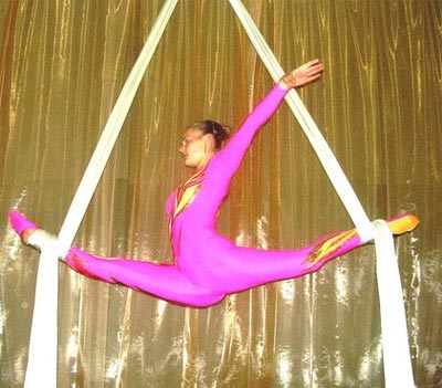 Акробатика воздушная на Полотнах         (ремнях, aerial silks)